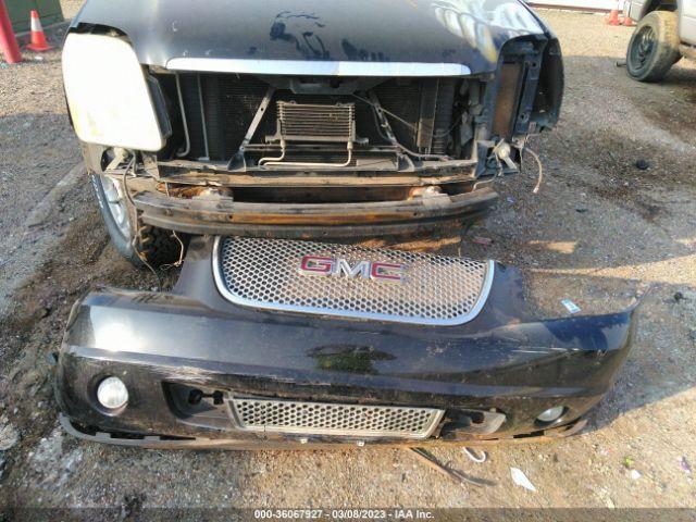 GMC Yukon Denali Image 2