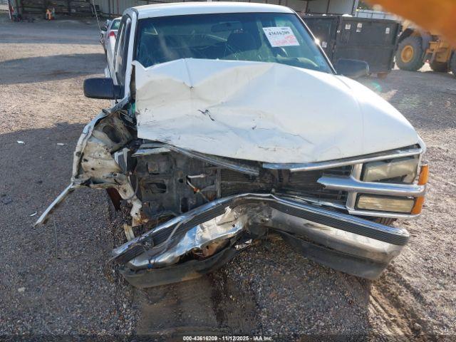 Chevrolet C1500 Fleetside Image 3