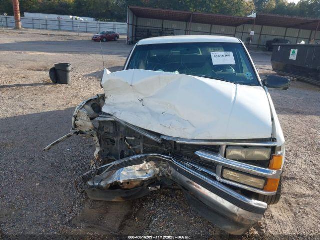 Chevrolet C1500 Fleetside Image 16