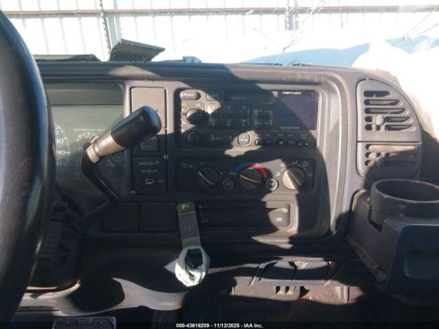 Chevrolet C1500 Fleetside Image 2